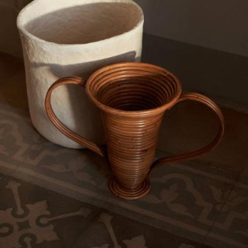 ferm LIVING Amphora-vase, rattan, flettet, højde 30 cm