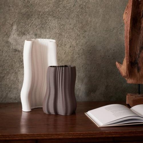 ferm LIVING Moire-vase, antracit, højde 20 cm, ler