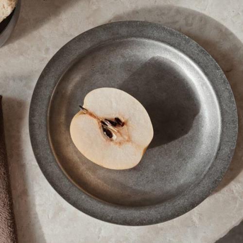 ferm LIVING Tumbled plate, Ø 20 cm, rustfrit stål