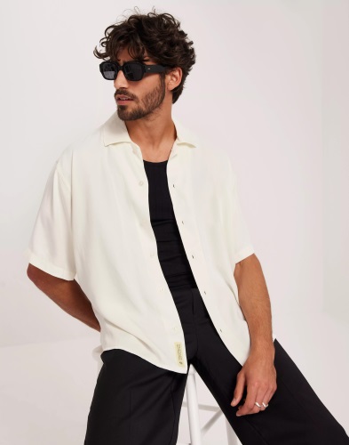 Woodbird WBBanks Tencel Shirt Kortærmede skjorter Offwhite