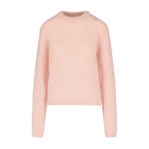 Hyggelig og stilfuld ribstrikket sweater i smuk lyserød mohairblanding
