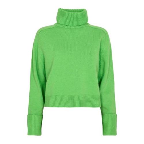 Vibrant Green Mero Crop Strik