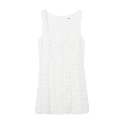 Ærmeløs hvid kjole til forår/sommer