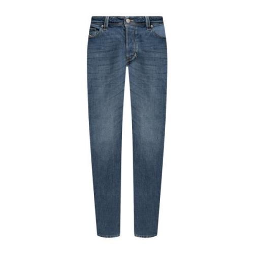 ‘1986 LARKEE-BEEX’ jeans