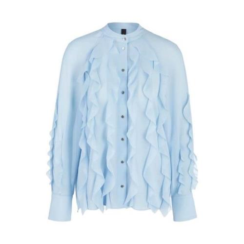 Tidløs Elegance: Blå Bluse med Ruffles og Skinnende Knapper