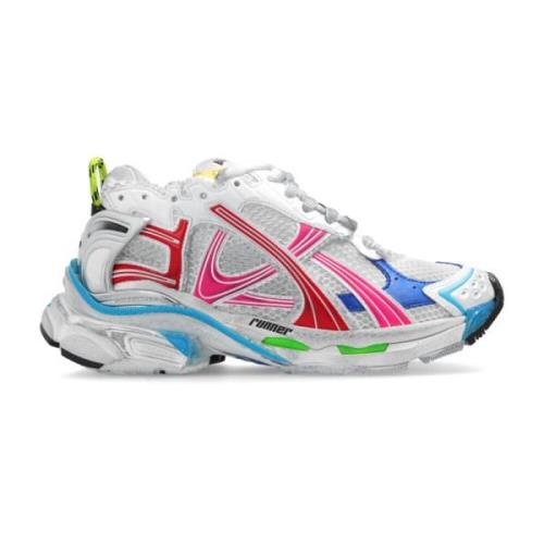‘Runner’ sneakers