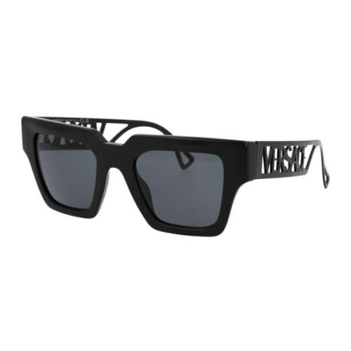 Stilfulde solbriller med model 0VE4431