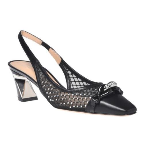 Court shoe in black mesh