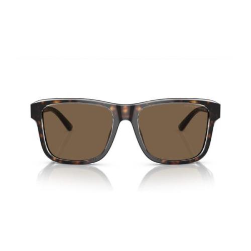 Brune pudeformede solbriller med mørke linser