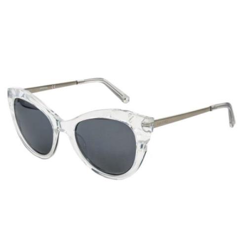 Stilfuld kvinde solbrille