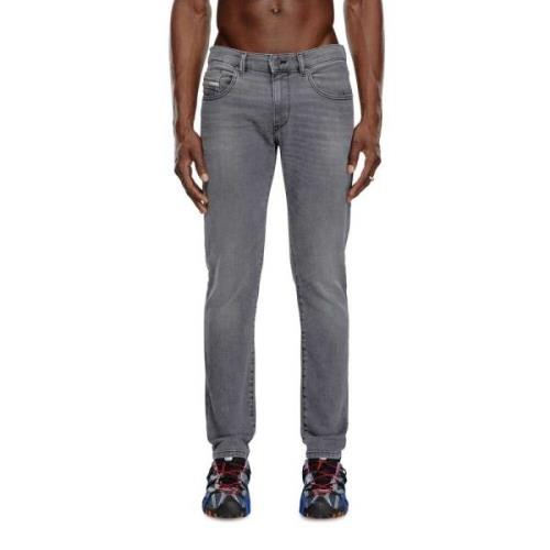 Slim-Fit Lynlås Jeans 2019