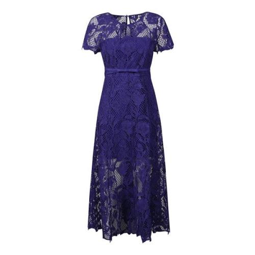 Elegant Lace Midi Kjole