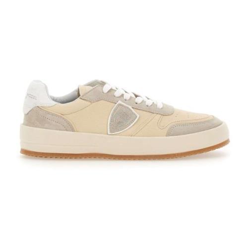 Beige Sneakers Paris Stil