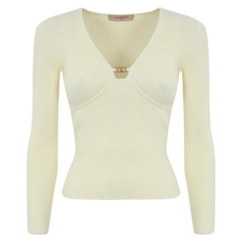 Ribstrikket sweater med metal oval detalje