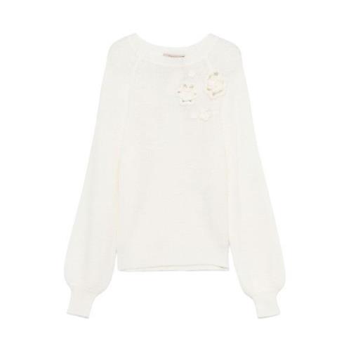 Ribstrikket sweater med blomsterapplikationer