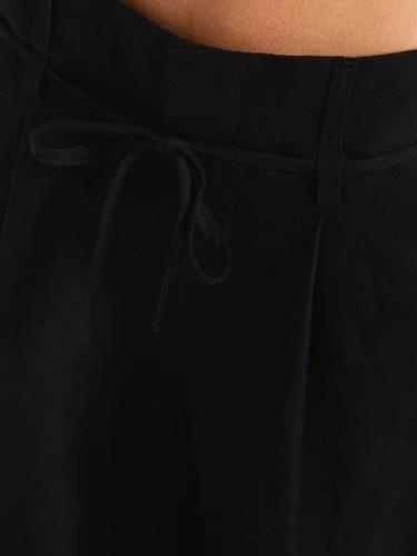 Bershka Bukser med lægfolder  sort