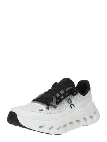 On Sneaker low 'Cloudtilt'  sort / hvid