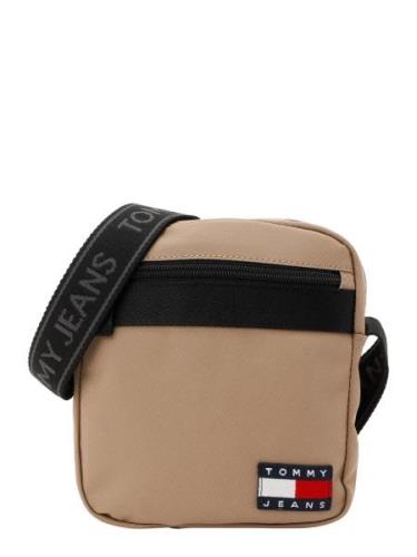 Tommy Jeans Skuldertaske 'ESSENTIAL'  khaki / sort