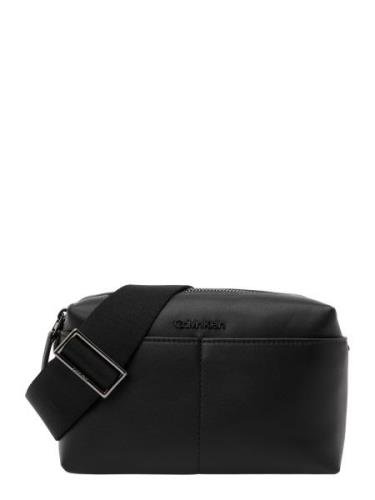 Calvin Klein Skuldertaske 'CLEAN ESSENTIAL'  sort