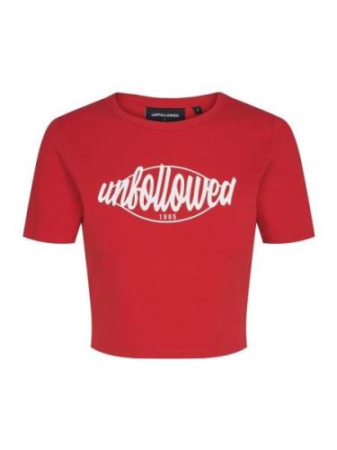 UNFOLLOWED x ABOUT YOU Shirts 'GIRLFRIEND'  rød