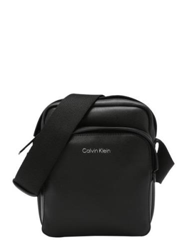 Calvin Klein Skuldertaske 'MUST'  sort / sølv