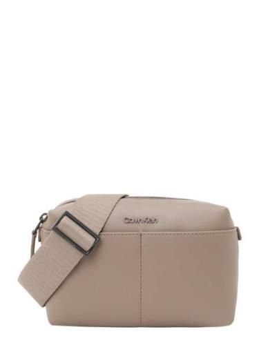 Calvin Klein Skuldertaske 'CLEAN ESSENTIAL'  taupe