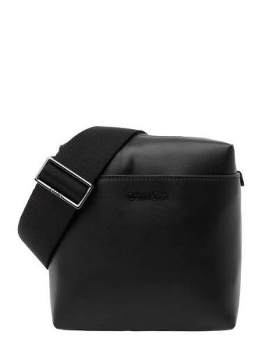 Calvin Klein Skuldertaske 'ESSENTIAL'  sort