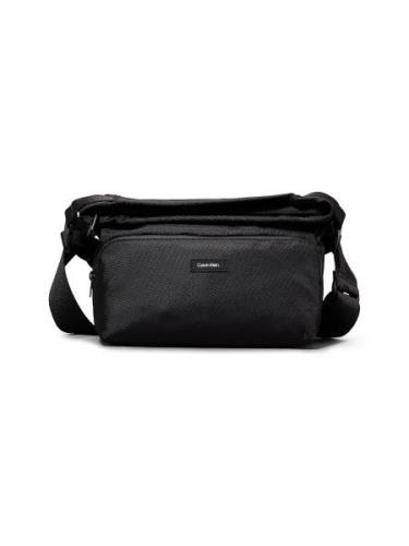 Calvin Klein Skuldertaske 'Essential'  sort