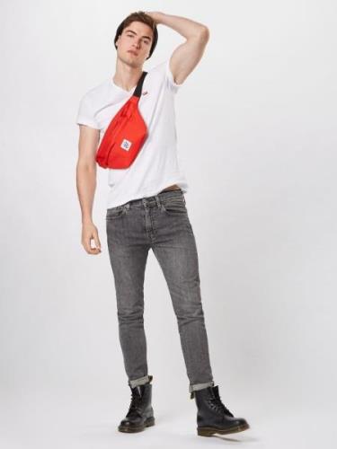 LEVI'S ® Bluser & t-shirts 'Housemark V Neck Tee'  rød / hvid