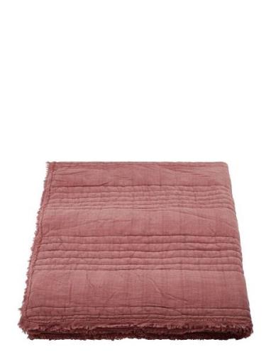 Quilt, Ruffle, Dusty Berry House Doctor Red