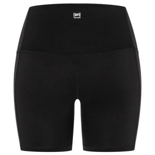 super.natural Women's Liquid Flow Shorts Jet Black