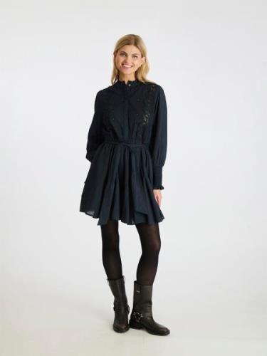 Neo Noir Salasta Emb Dress Kvinde Navy Korte Kjoler Str 40 - hos Magas...