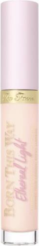 Too Faced Born This Way Ethereal Light Concealer 5 ml - Flydende hos M...