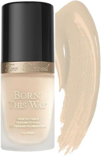 Too Faced Born This Way Foundation 30 ml - Flydende hos Magasin