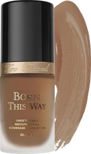 Too Faced Born This Way Foundation 30 ml - Flydende hos Magasin