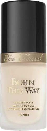 Too Faced Born This Way Foundation 30 ml - Flydende hos Magasin