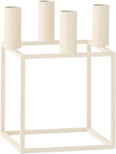 Audo Copenhagen Kubus 4 Ivory 0008 - Kronelysestager hos Magasin