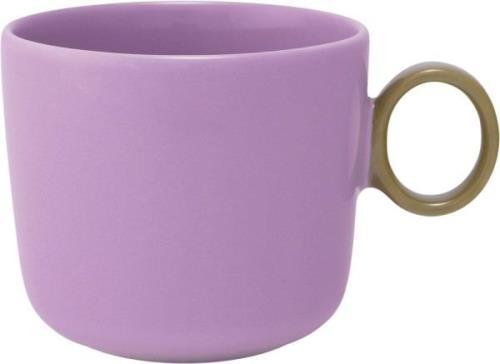 Iittala Play Krus 35cl Lillaoliven Lilla - Kopper Med Hank hos Magasin