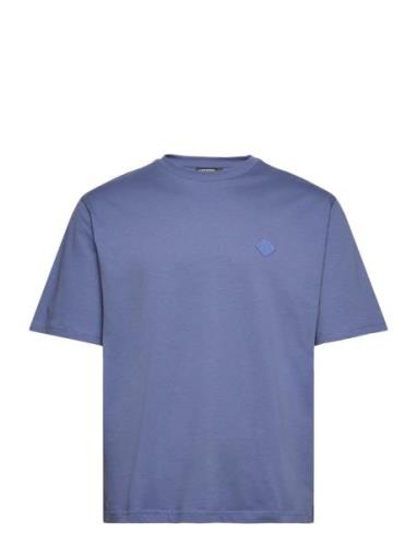 Hale Logo Patch T-Shirt Designers T-Kortærmet Skjorte Blue J. Lindeber...