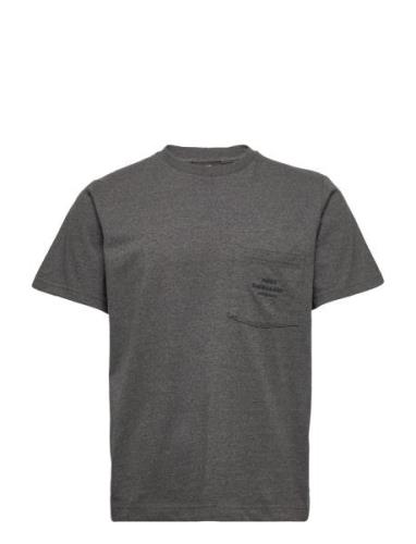 Dusty Embroidery Twin Pocket Tee Tops T-Kortærmet Skjorte Grey Mads Nø...