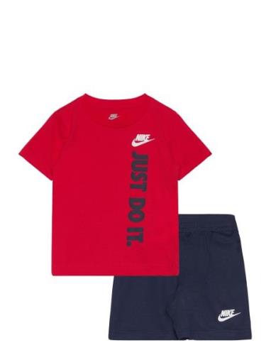 Nkb B Nsw Gfx Ft Short Set Sport Sets With Short-sleeved T-shirt Red N...