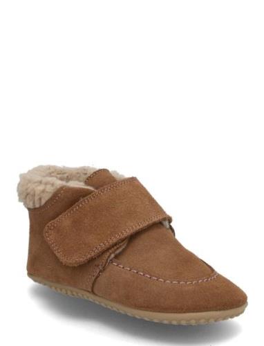 Beginners™ Shepheard Velcro Slippers Hjemmesko Brown Pom Pom