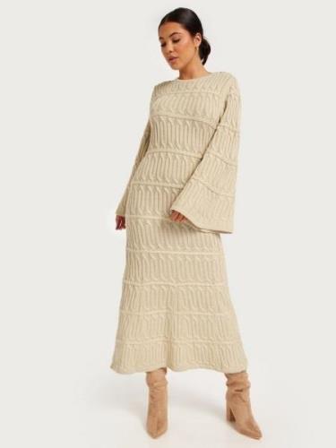Malina - Strikkjoler - Beige - Elinne cable knitted maxi dress - Kjole...