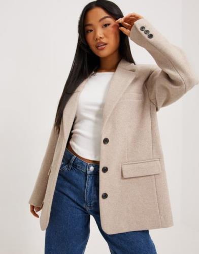 Nelly - Beige - Oversized Warm Blazer