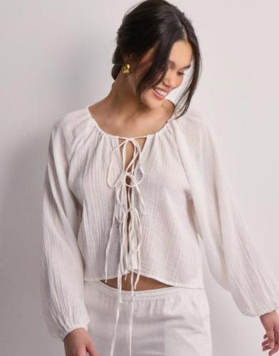 Nelly - Hvid - Volume Tied Blouse