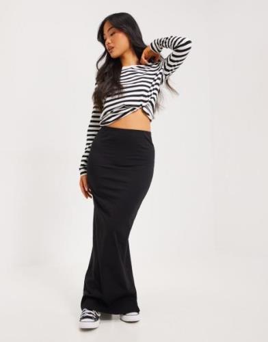 Nelly - Sort - Low Waist Maxi Skirt