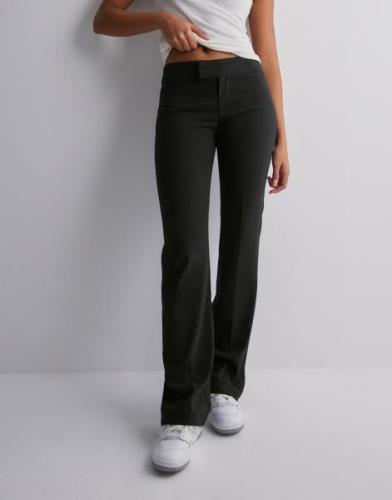 Nelly - Sort - Low Waist Suit Pant