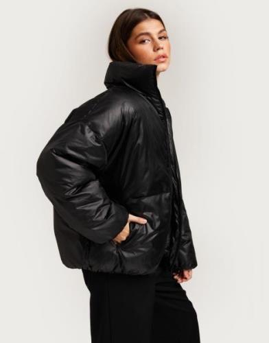 Nelly - Sort - Oversized Padded Jacket